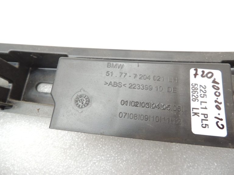 Oriģinālā BMW 5. sērijas F10 F11 sānu svārku paneļa kronšteins kreisais 7204021 7184777