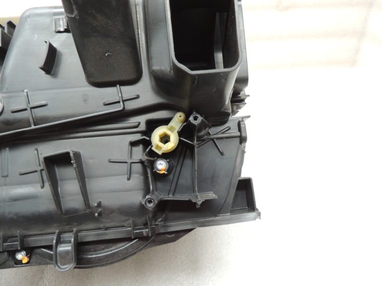 Oriģinālais Mercedes Benz E-Class W212 gaisa kondicioniera apsildes kārbas korpuss A2128302560