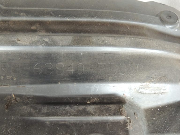 Nissan Navara II D40 2010-2013 Priekšējā labās puses riteņa arkas iekšējais oderējums 638403X00A