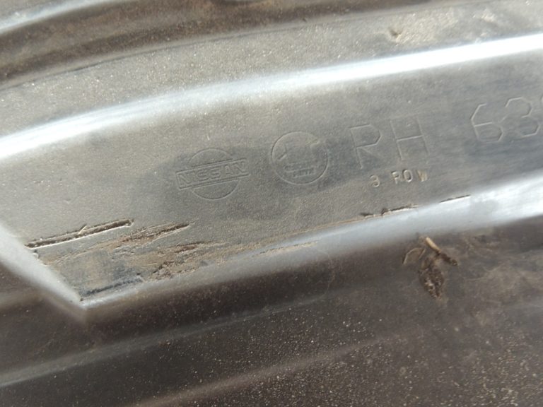 Nissan Navara II D40 2010-2013 Priekšējā labās puses riteņa arkas iekšējais oderējums 638403X00A