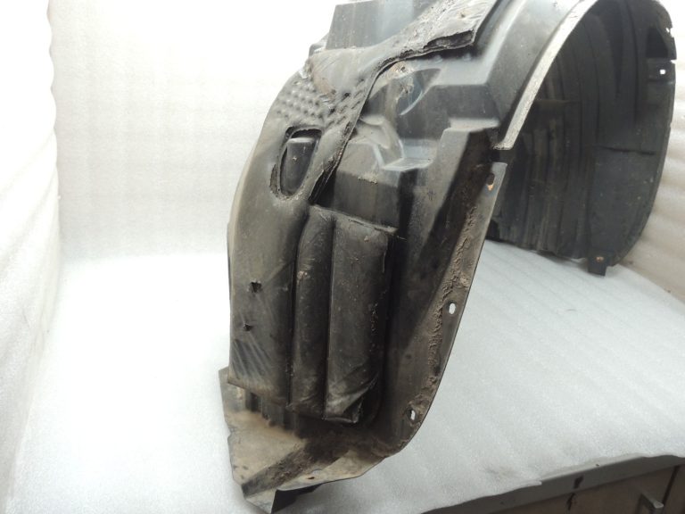 Nissan Navara II D40 2010-2013 Priekšējā labās puses riteņa arkas iekšējais oderējums 638403X00A