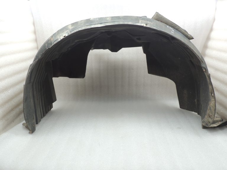 Nissan Navara II D40 2010-2013 Priekšējā kreisā iekšējā riteņa arkas ieliktnis 638413X00A