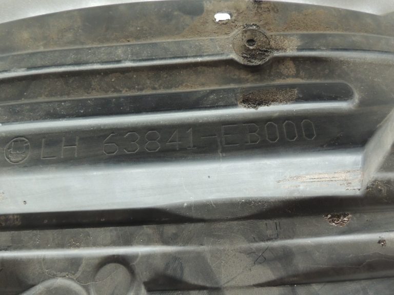 Nissan Navara II D40 2010-2013 Priekšējā kreisā iekšējā riteņa arkas ieliktnis 638413X00A
