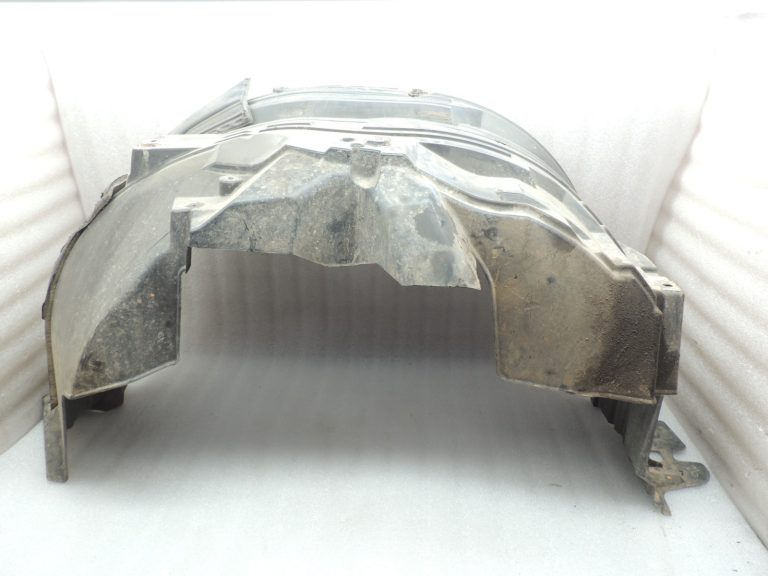 Nissan Navara II D40 2010-2013 Priekšējā kreisā iekšējā riteņa arkas ieliktnis 638413X00A