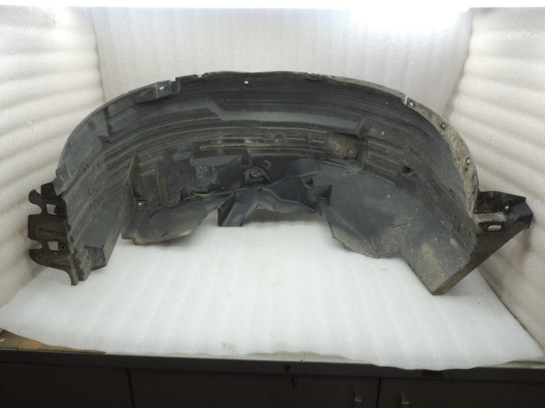 Nissan Navara II D40 2010-2013 Priekšējā kreisā iekšējā riteņa arkas ieliktnis 638413X00A