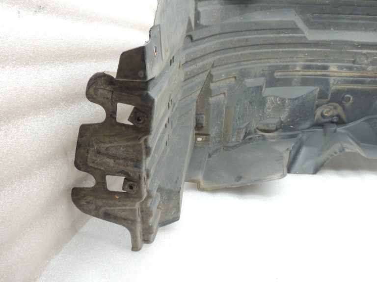 Nissan Navara II D40 2010-2013 Priekšējā kreisā iekšējā riteņa arkas ieliktnis 638413X00A