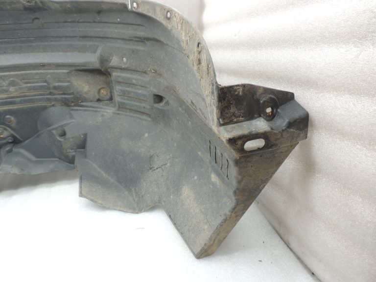 Nissan Navara II D40 2010-2013 Priekšējā kreisā iekšējā riteņa arkas ieliktnis 638413X00A