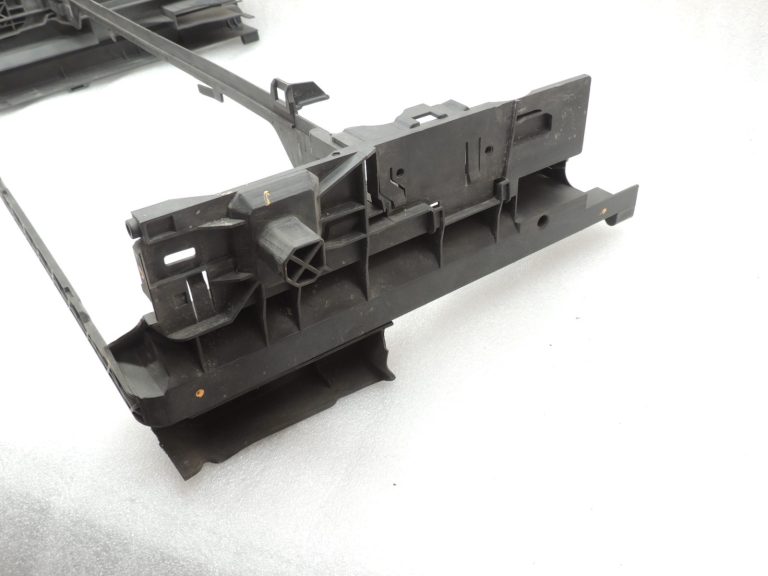 OEM BMW F06 F07 F10 F10 F11 F01 F02 Radiatora moduļa kronšteins Atbalsts 17117804617