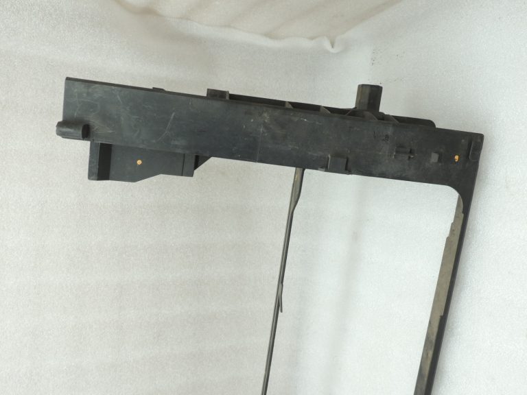 OEM BMW F06 F07 F10 F10 F11 F01 F02 Radiatora moduļa kronšteins Atbalsts 17117804617