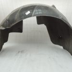Oriģinālā BMW 5. sērijas F10 F18 aizmugurējā labās puses riteņa arkas iekšējās daļas uzlikas 51717186730 7186730