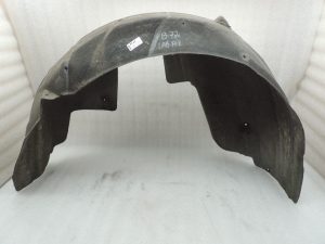 Oriģinālā BMW 5. sērijas F10 F18 aizmugurējā labās puses riteņa arkas iekšējās daļas uzlikas 51717186730 7186730