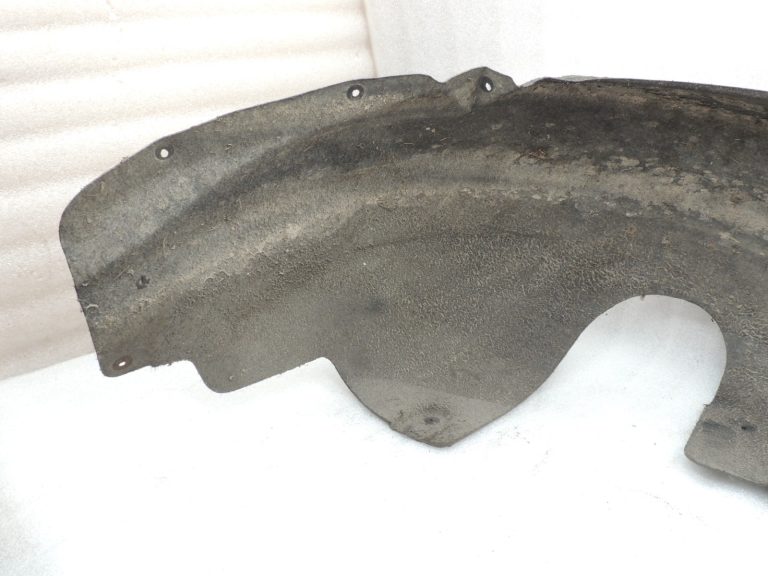 Oriģinālā BMW 5. sērijas F10 F18 aizmugurējā labās puses riteņa arkas iekšējās daļas uzlikas 51717186730 7186730