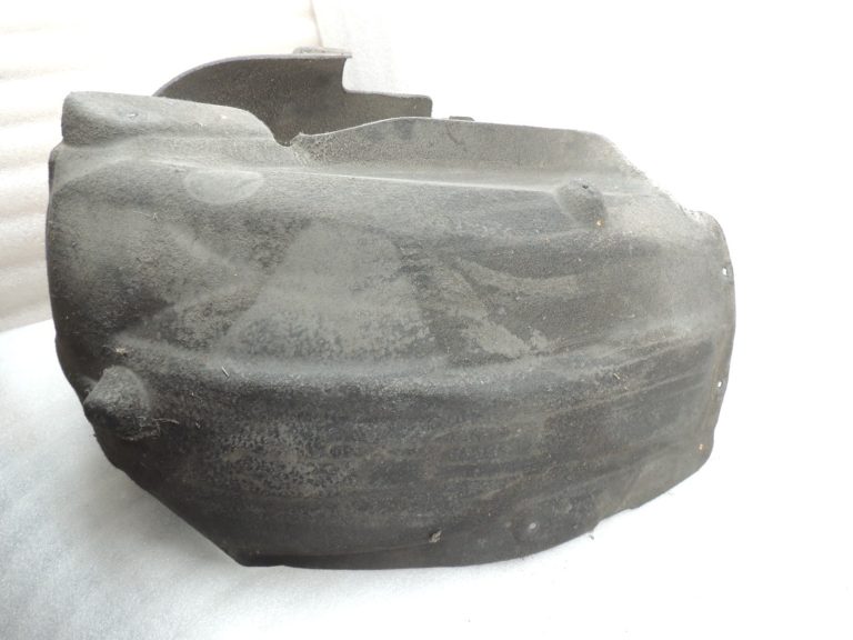 Oriģinālā BMW 5. sērijas F10 F18 aizmugurējā labās puses riteņa arkas iekšējās daļas uzlikas 51717186730 7186730