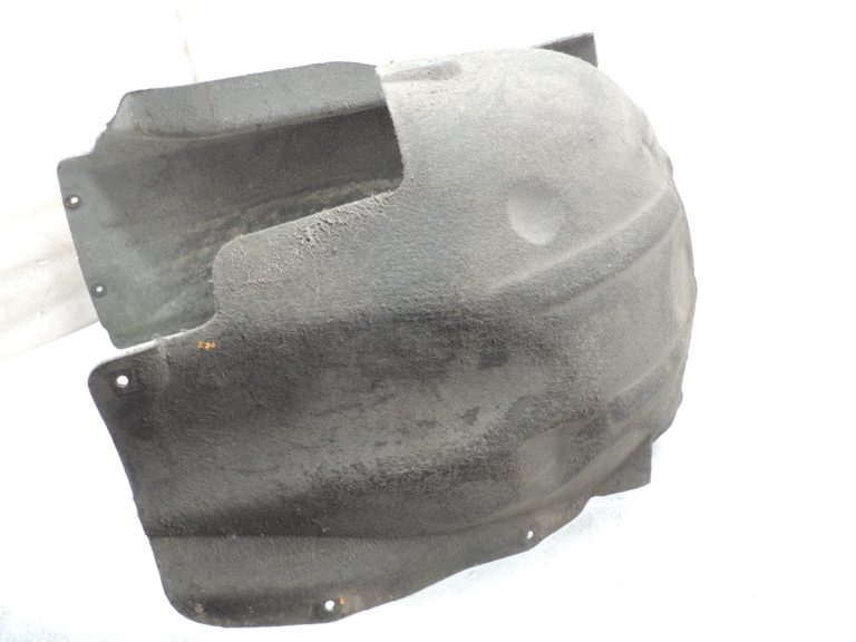 Oriģinālā BMW 5. sērijas F10 F18 aizmugurējā labās puses riteņa arkas iekšējās daļas uzlikas 51717186730 7186730