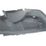 Oriģinālā Mercedes Benz W205 sedana bagāžnieka sānu apdare labajā pusē A2056902625