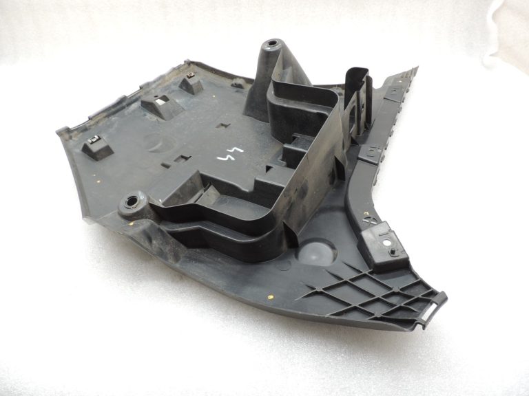 BMW 5. sērijas F10 F18 bampera kronšteins Aizmugurējā labā 51127184768 7184768
