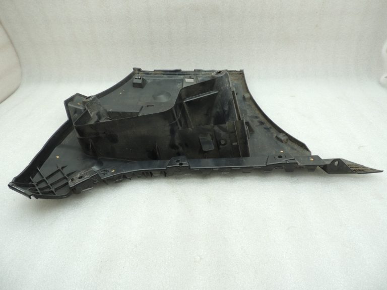 BMW 5. sērijas F10 F18 bampera kronšteins Aizmugurējā labā 51127184768 7184768