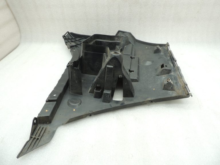 BMW 5. sērijas F10 F18 bampera kronšteins Aizmugurējā labā 51127184768 7184768