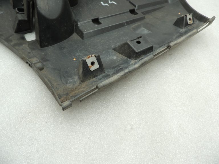 BMW 5. sērijas F10 F18 bampera kronšteins Aizmugurējā labā 51127184768 7184768