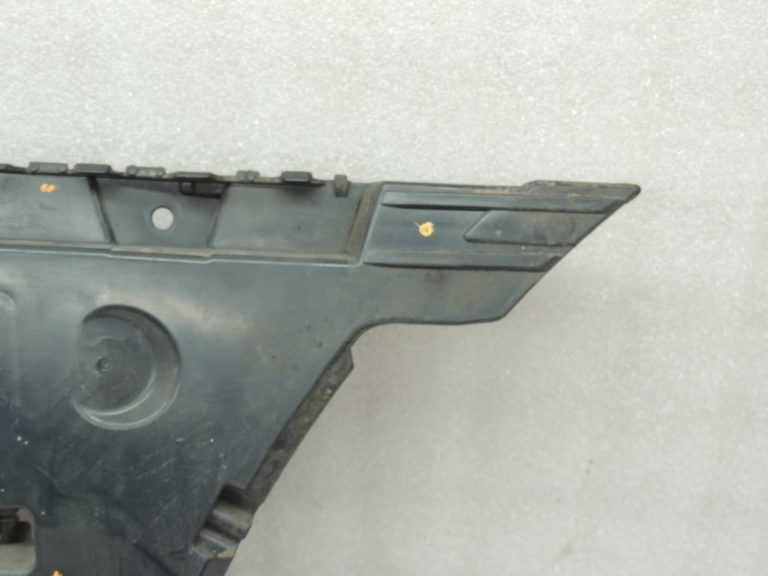 BMW 5. sērijas F10 F18 bampera kronšteins Aizmugurējā labā 51127184768 7184768