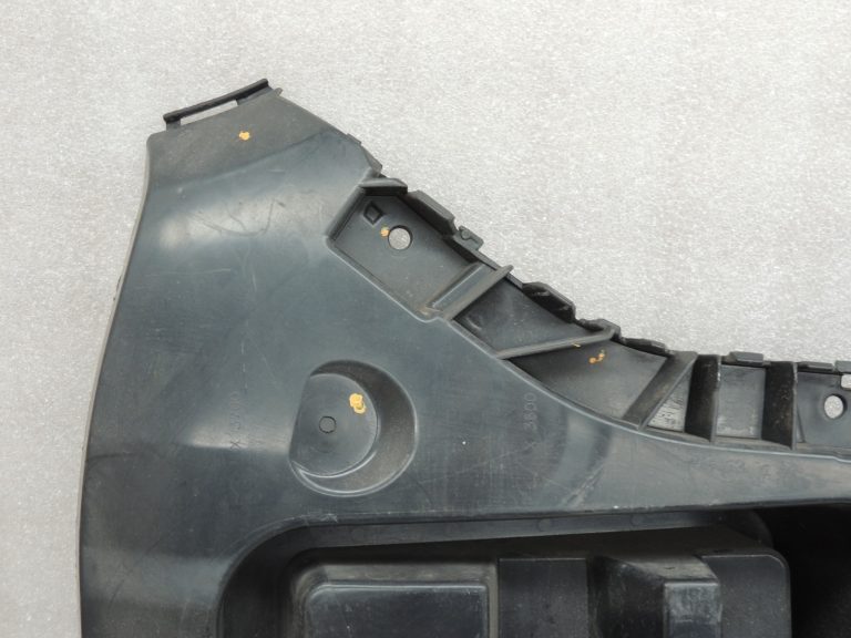 BMW 5. sērijas F10 F18 bampera kronšteins Aizmugurējā labā 51127184768 7184768
