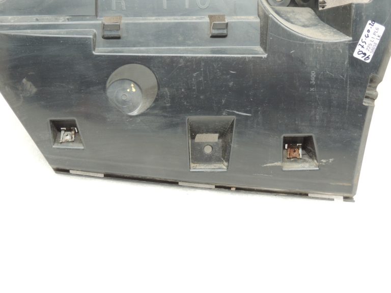 BMW 5. sērijas F10 F18 bampera kronšteins Aizmugurējā labā 51127184768 7184768