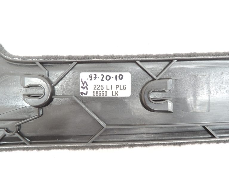 Oriģinālais BMW 5. sērijas F10 F11 centrālās konsoles pārsegs pa labi 9171568 Black