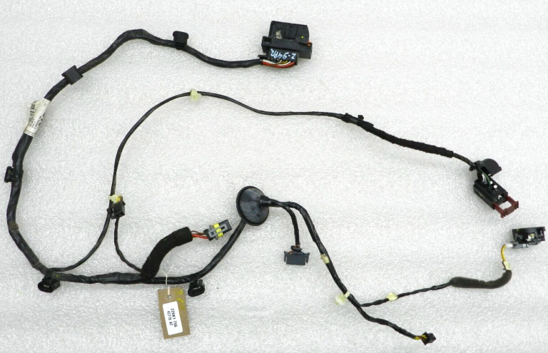 Opel Zafira B Oriģinālā durvju instalācija priekšējā labajā pusē 13158703