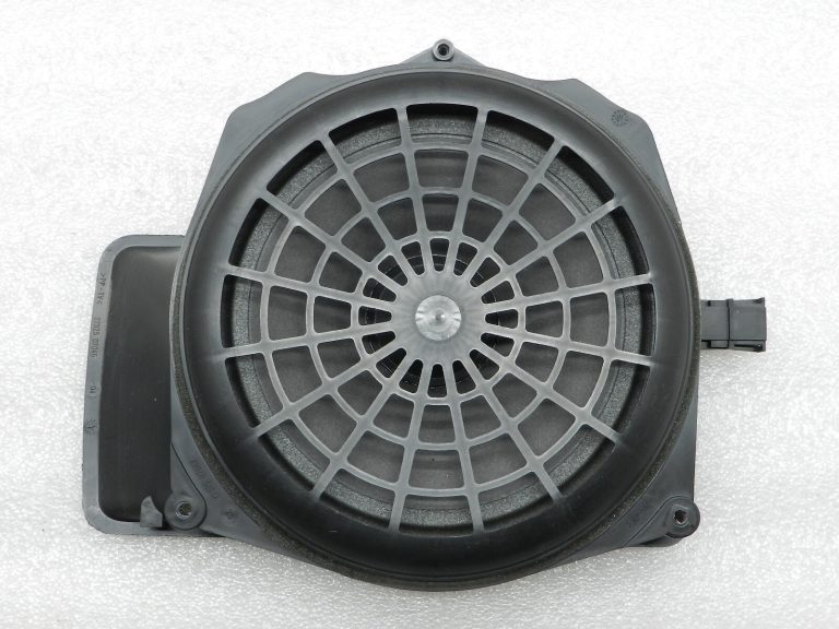 Audi A4 S4 RS4 8E B6 B7 B7 Oriģināls Bose zemfrekvences skaļrunis centrālais bass salons