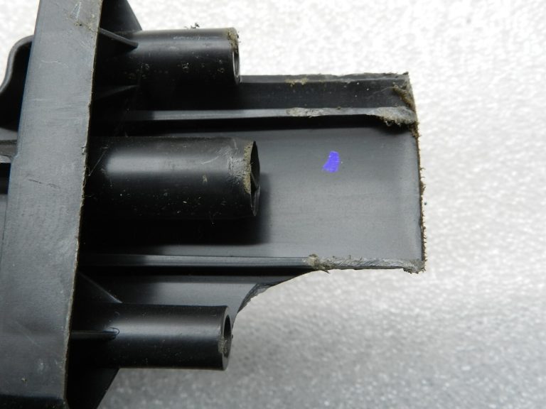 Opel Zafira B oriģinālais radiatora izplūdes vāks 13214720