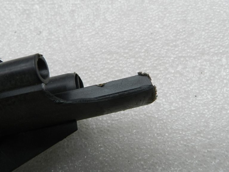 Opel Zafira B oriģinālais radiatora izplūdes vāks 13214720