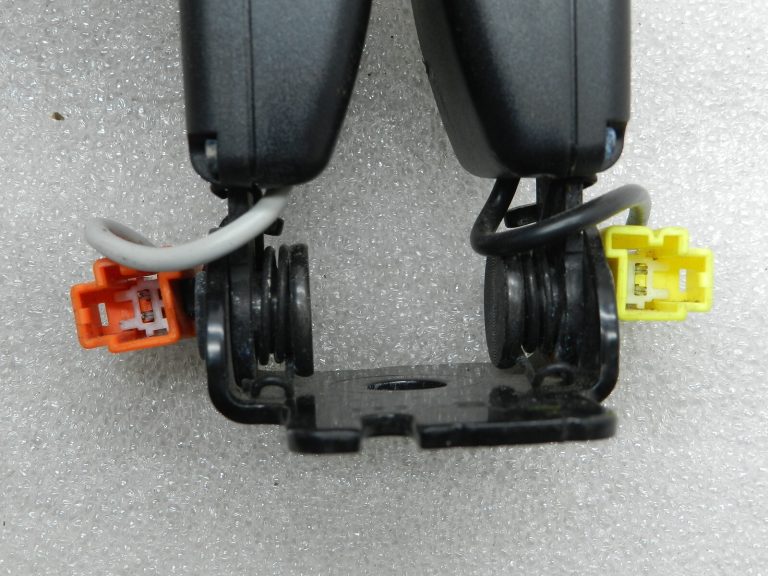Volvo V40 oriģinālā drošības jostu sprādzes aizmugurējā centrā 31377484