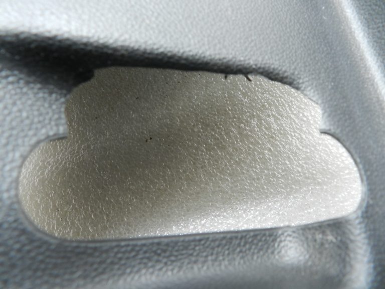 Opel Insignia B oriģināls iekraušanas sliekšņu apdare aizmugurējo durvju apdare DEFEKTĪVA!