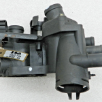 VW Golf oriģinālais termostata korpuss