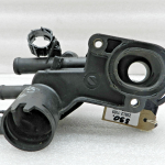 VW Golf oriģinālais termostata korpuss