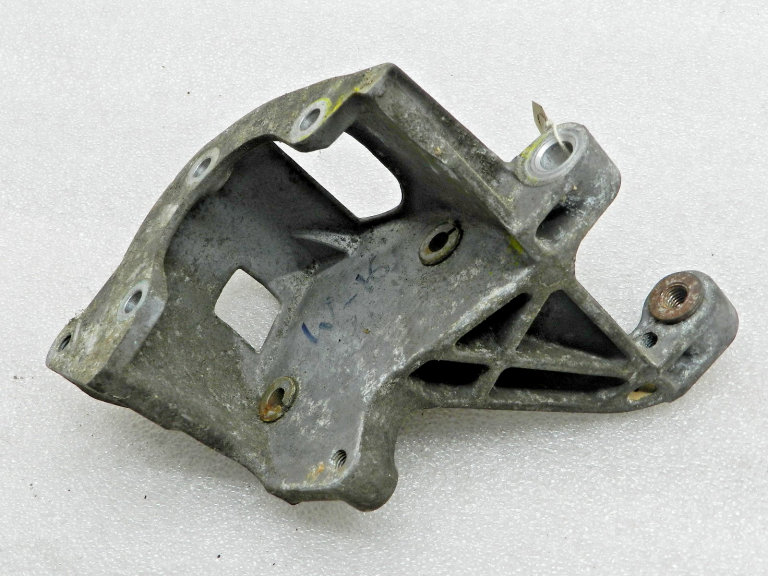 VW Seat oriģinālais servo sūkņa turētājs