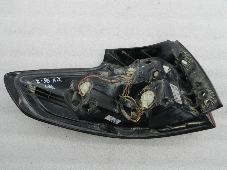 Opel Zafira C oriģinālais aizmugurējais lukturis labajā pusē ārpusē