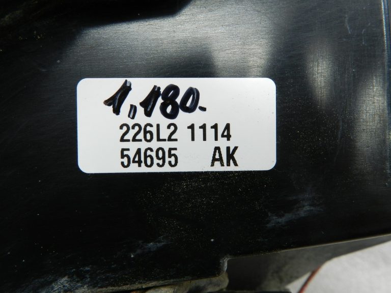 Opel Zafira C oriģinālais aizmugurējais lukturis labajā pusē ārpusē