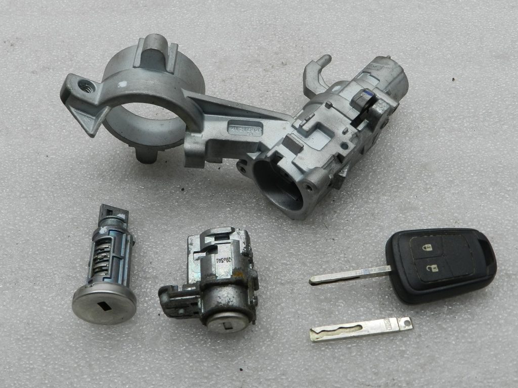 Opel Zafira C original lock cylinder set