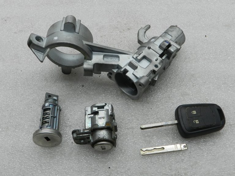 Opel Zafira C oriģinālo slēdzeņu cilindru komplekts