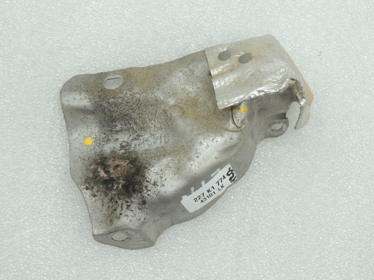 Volvo XC90 II 2.0D D5 D4204T11 Izplūdes kolektora karstuma aizsargs labajā pusē 31431156