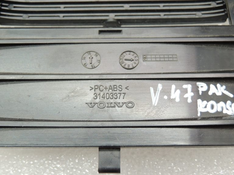 Volvo XC90 II centrālās konsoles aizmugurējā nodalījuma pārsegs 39827388 31403377