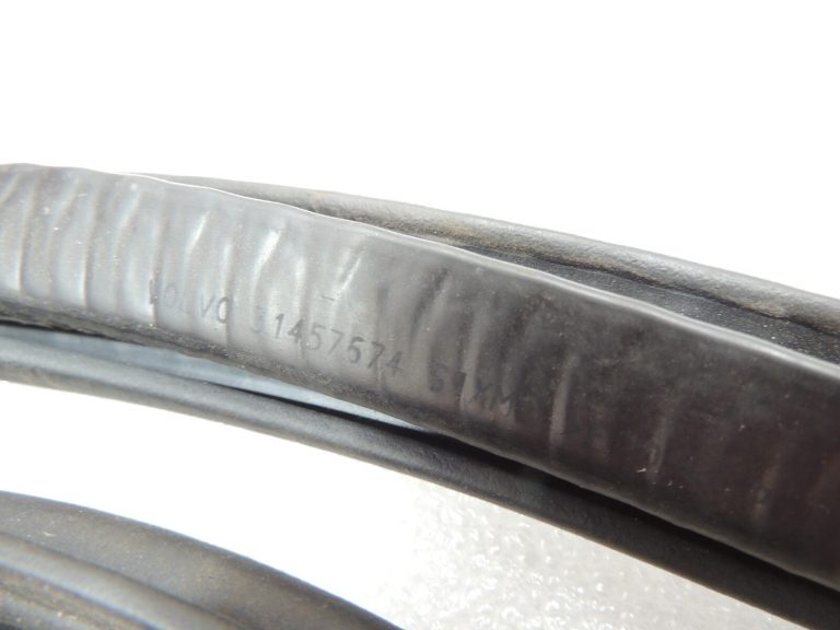 Volvo XC90 II Aizmugures kreisās vai labās puses durvju blīvējums Durvju gumija 31457674 Durvju blīvējums