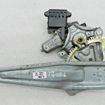 Toyota Avensis T27 Oriģinālais aizmugurējais kreisais loga regulators