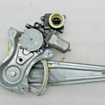 Toyota Avensis T27 Oriģinālais aizmugurējais kreisais loga regulators