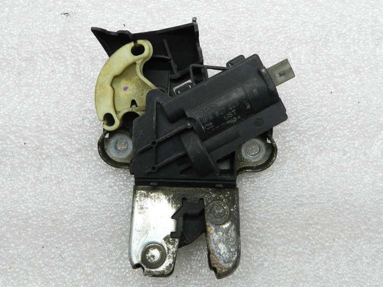 Audi A4 A6 oriģinālā aizmugurējo durvju slēdzene 4F5827505D