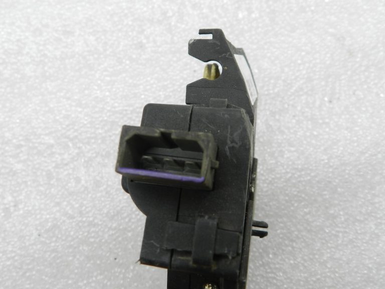 Audi A4 A6 oriģinālā aizmugurējo durvju slēdzene 4F5827505D