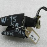 VW Caddy oriģinālā aizmugurējo durvju slēdzene Aizmugurējo durvju slēdzene aizmugurējā augšējā kreisā pusē
