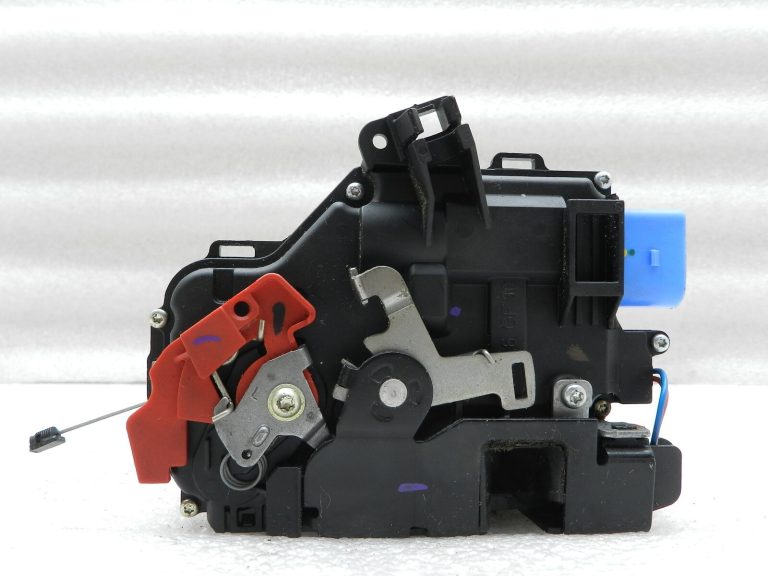 VW Golf VI oriģinālā durvju slēdzene priekšējā kreisā 3d1837015ab