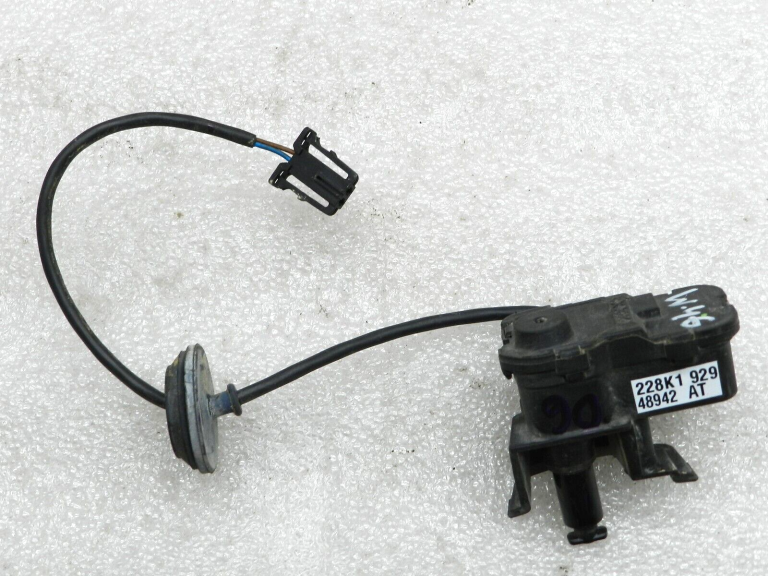 VW Golf oriģinālais degvielas uzpildes vāka vārsts 5C6810773H